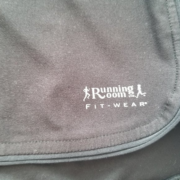 Running room black fitted shorts - Picture 3 of 4